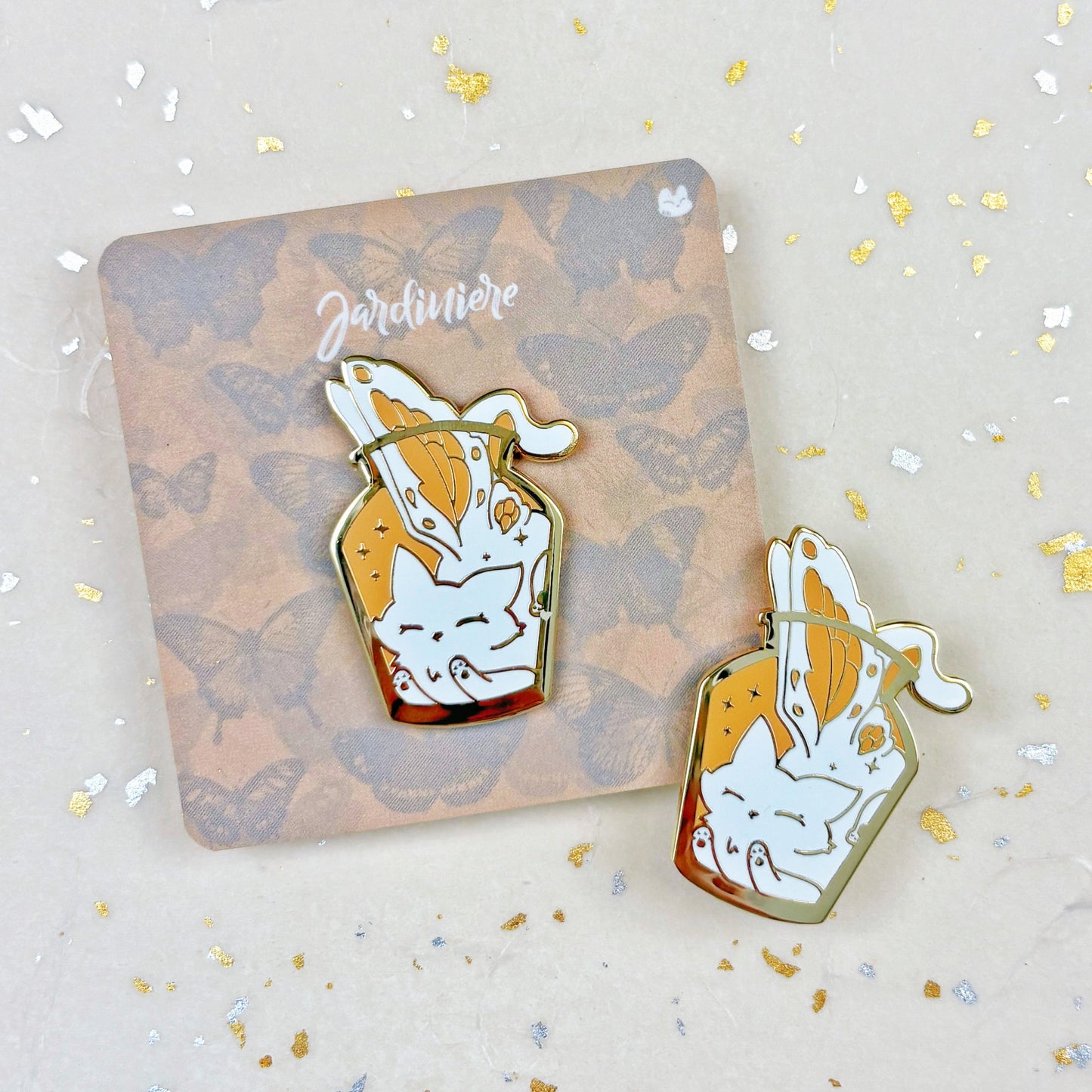 Jardiniere White.ver Hard Enamel Pin
