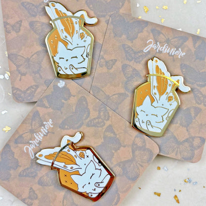 Jardiniere White.ver Hard Enamel Pin