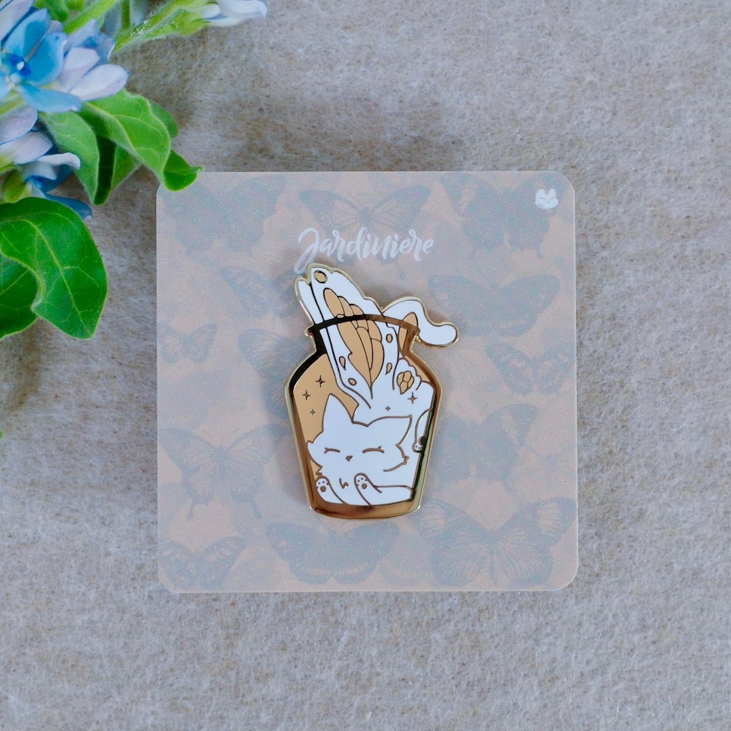 Jardiniere White.ver Hard Enamel Pin